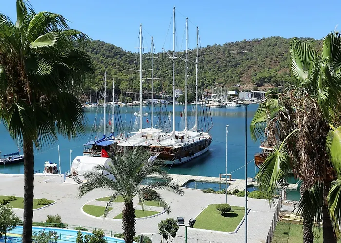 Cennet Life Hotell 3*